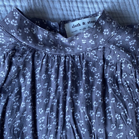 Cute sleeveless blouse - Picture 2 of 4